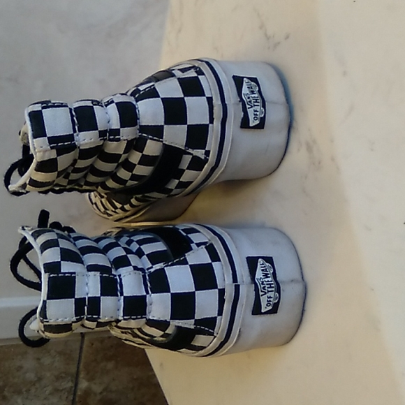 Vans - Picture 3 of 6